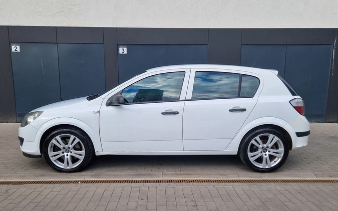 Opel Astra cena 7500 przebieg: 341000, rok produkcji 2006 z Wrocław małe 56